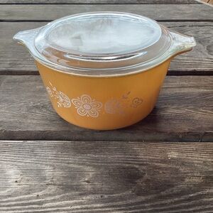 Pyrex Vintage Butterfly Gold Casserole with Lid - 1 quart